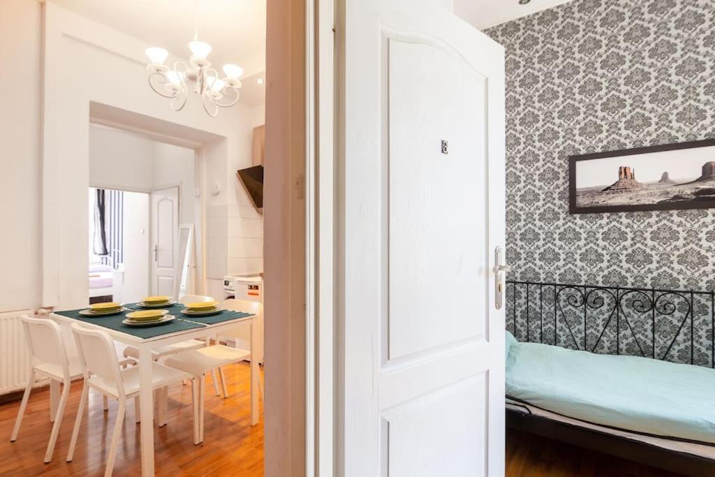 Old Town Kazimierz Shine After Party 4 Indipendent Bedrooms Apartment 2 Bathrooms Apartament *