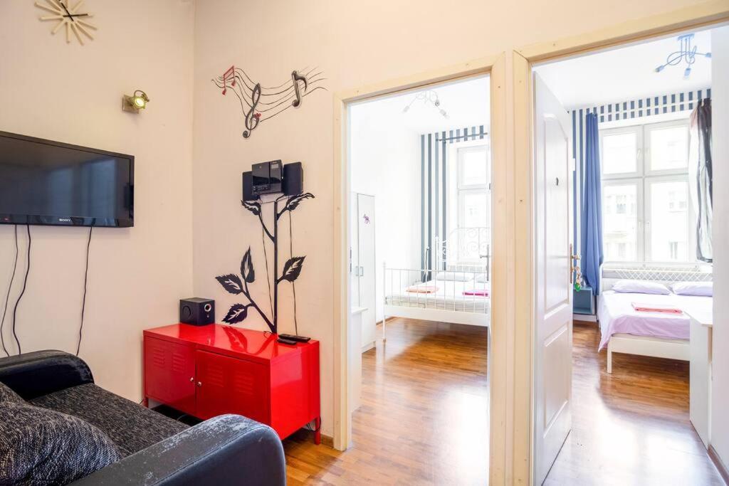 Old Town Kazimierz Shine After Party 4 Indipendent Bedrooms Apartment 2 Bathrooms Apartament